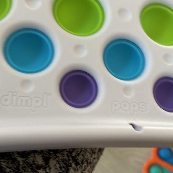Hard plastic dimple pop perfect for babies sanitizable like new 4 total fodgets - Picture 6 of 6